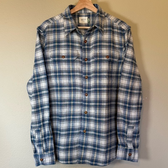 AE77 American Eagle Premium Cotton Silk Plaid Button Down Flannel Size Small - Picture 1 of 7